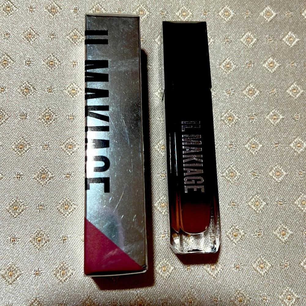 Il Makiage LIP SERVICE LIP GLOSS
HI-SHINE LIP COLOR in power play